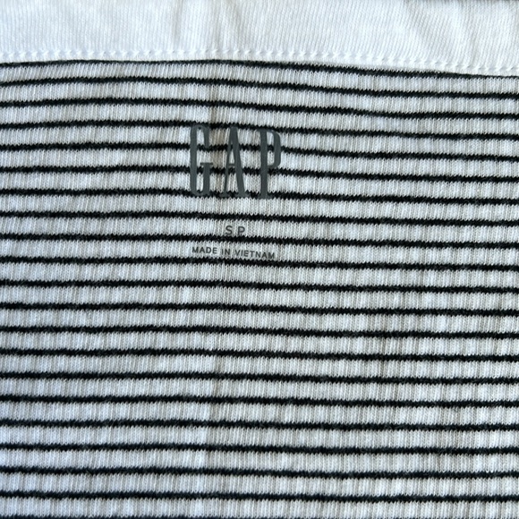 GAP V-Neck Striped Henley - Picture 2 of 3